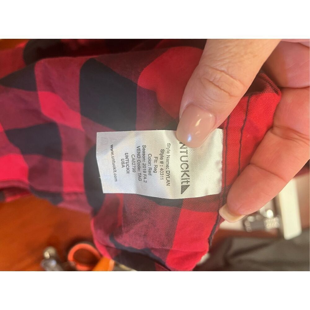 UNTUCKit Dylan Red & Black Buffalo Check Black Pearl Snap Button Down Shirt sz 0 - Picture 9 of 9